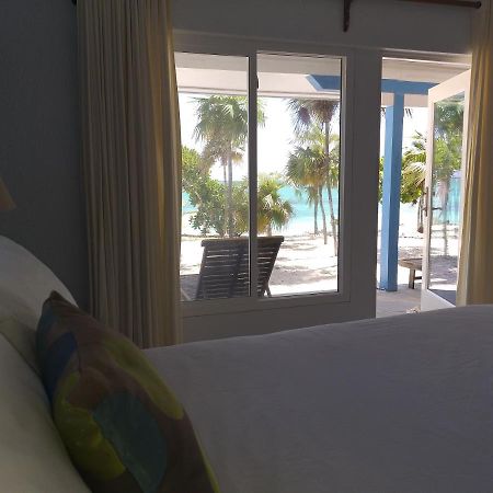 Pelican Beach Hotel Whitby Buitenkant foto