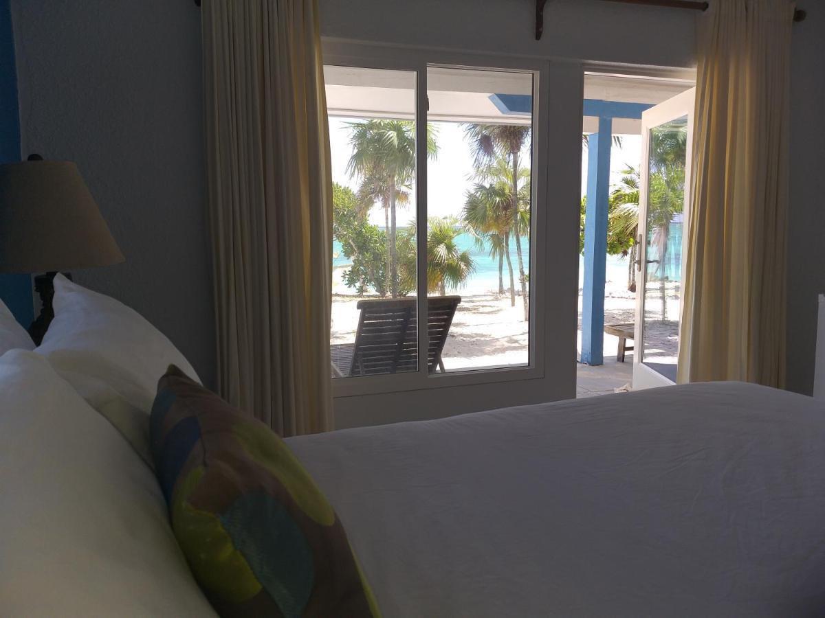 Pelican Beach Hotel Whitby Buitenkant foto