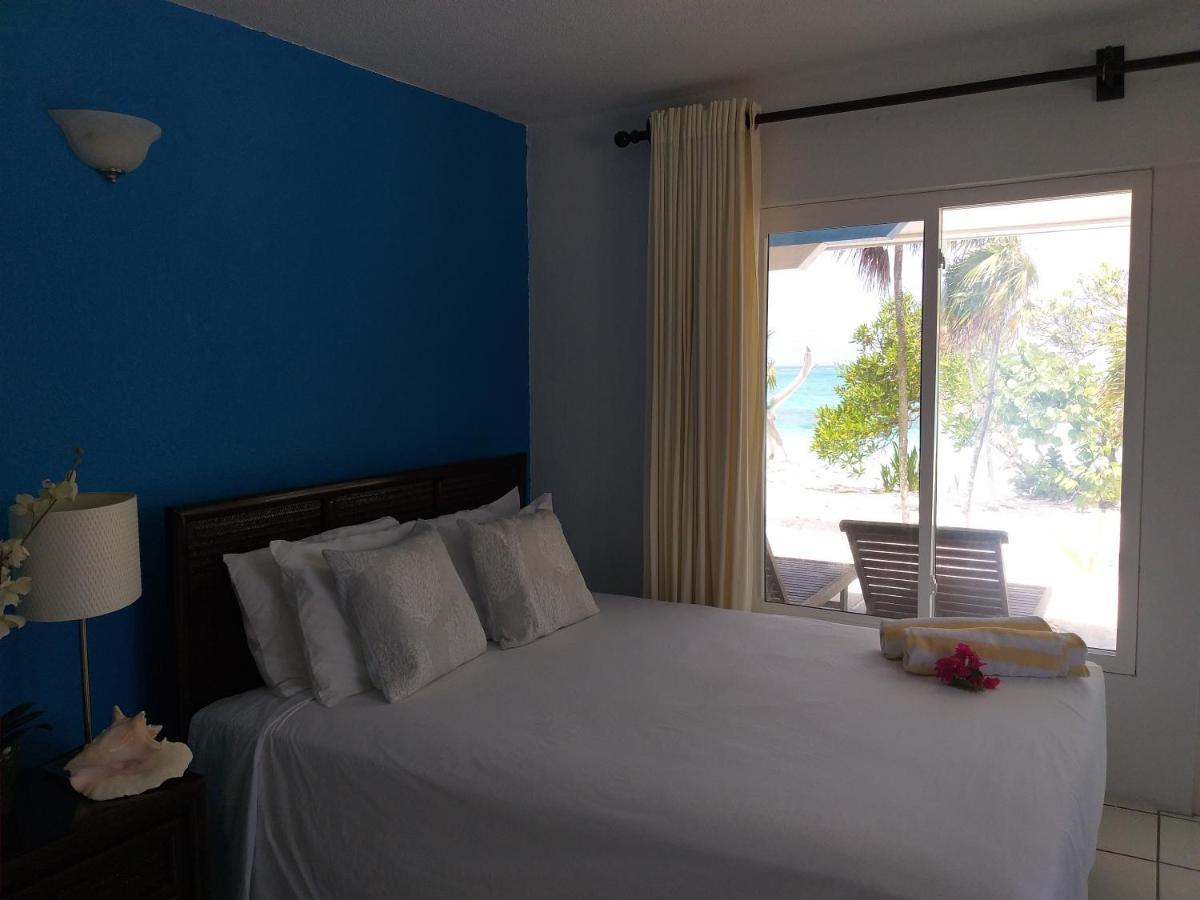 Pelican Beach Hotel Whitby Buitenkant foto